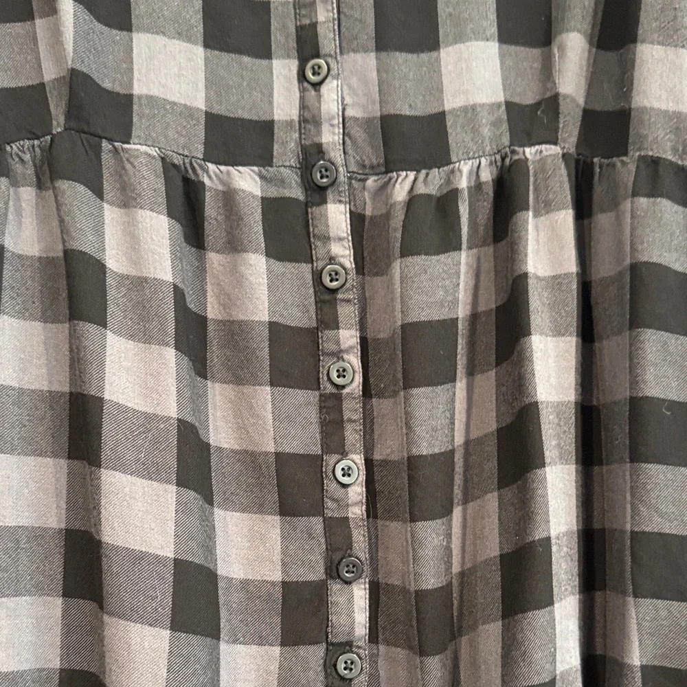 Torrid Black and Gray Plaid High-Low top size 2 x - Picture 4 of 7